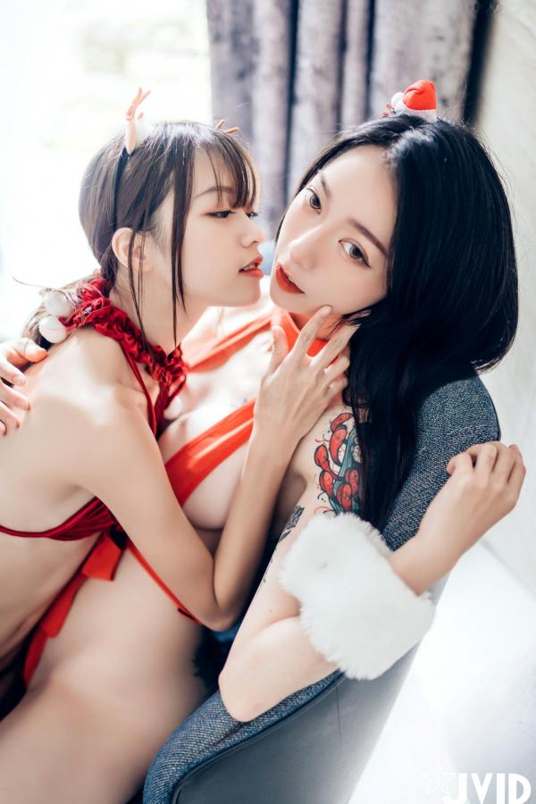    JVID-飘飘与妍妍：巨乳圣诞女神与她的麋鹿宠物，浴室私房互动大尺度写真（2019.11.06）第45张图片