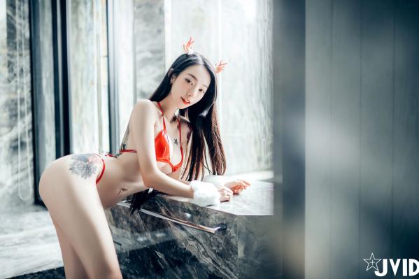    JVID-飘飘与妍妍：巨乳圣诞女神与她的麋鹿宠物，浴室私房互动大尺度写真（2019.11.06）第112张图片