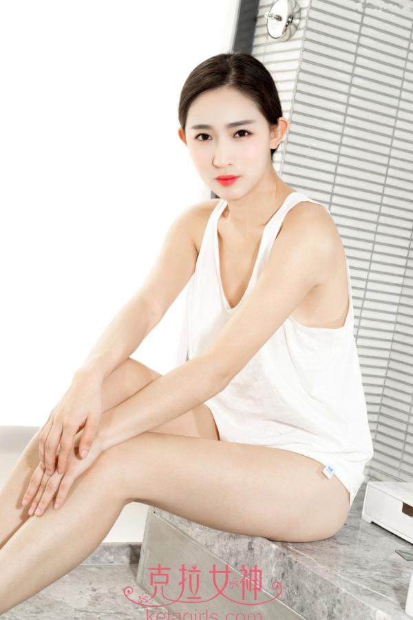   KelaGirls克拉女神-2019.07.29-姜璐-《宽松白背心》清纯居家风写真，浴室场景尽显清新自然气质与白嫩肤质第13张图片