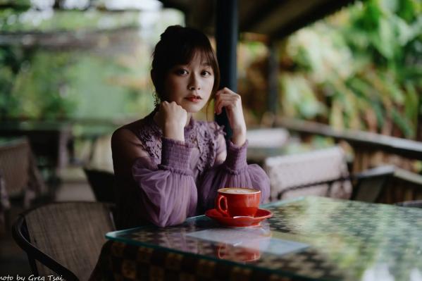    畊畊 - 花园清新私房写真，文艺森系户外人像，气质女神优雅穿搭 [142P]第1张图片