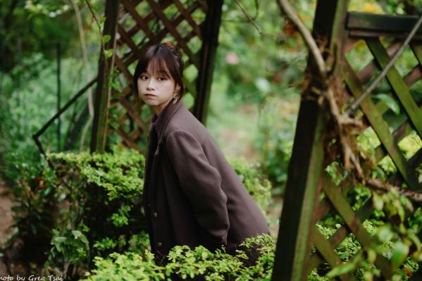    畊畊 - 花园清新私房写真，文艺森系户外人像，气质女神优雅穿搭 [142P]第16张图片