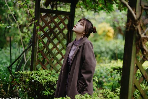   畊畊 - 花园清新私房写真，文艺森系户外人像，气质女神优雅穿搭 [142P]第17张图片