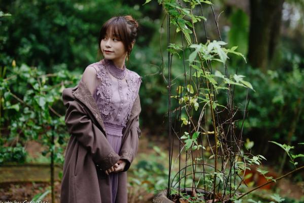    畊畊 - 花园清新私房写真，文艺森系户外人像，气质女神优雅穿搭 [142P]第27张图片