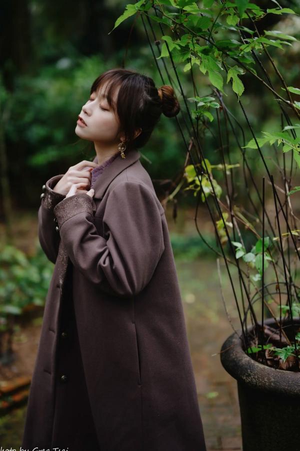    畊畊 - 花园清新私房写真，文艺森系户外人像，气质女神优雅穿搭 [142P]第32张图片