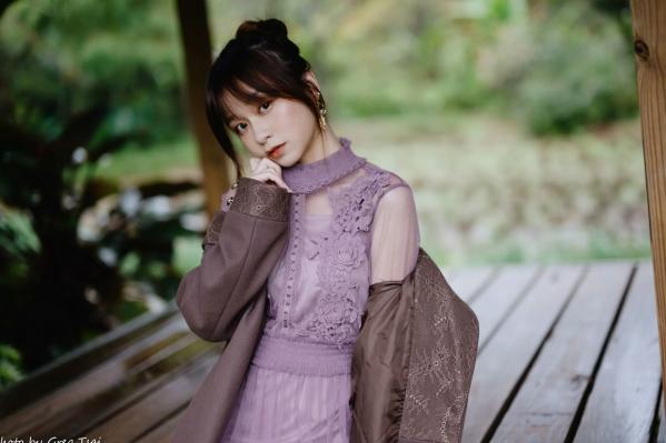    畊畊 - 花园清新私房写真，文艺森系户外人像，气质女神优雅穿搭 [142P]第45张图片