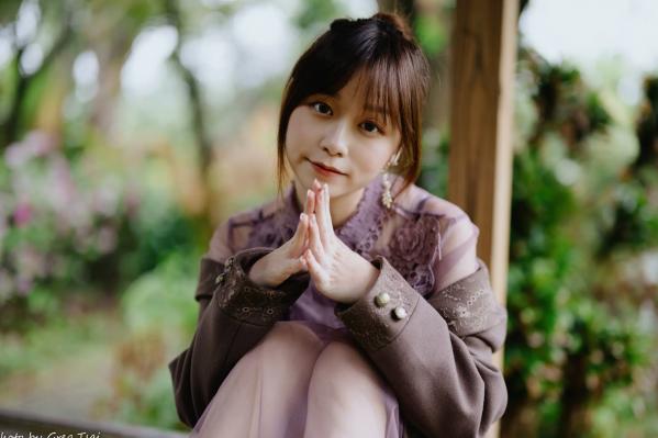    畊畊 - 花园清新私房写真，文艺森系户外人像，气质女神优雅穿搭 [142P]第49张图片