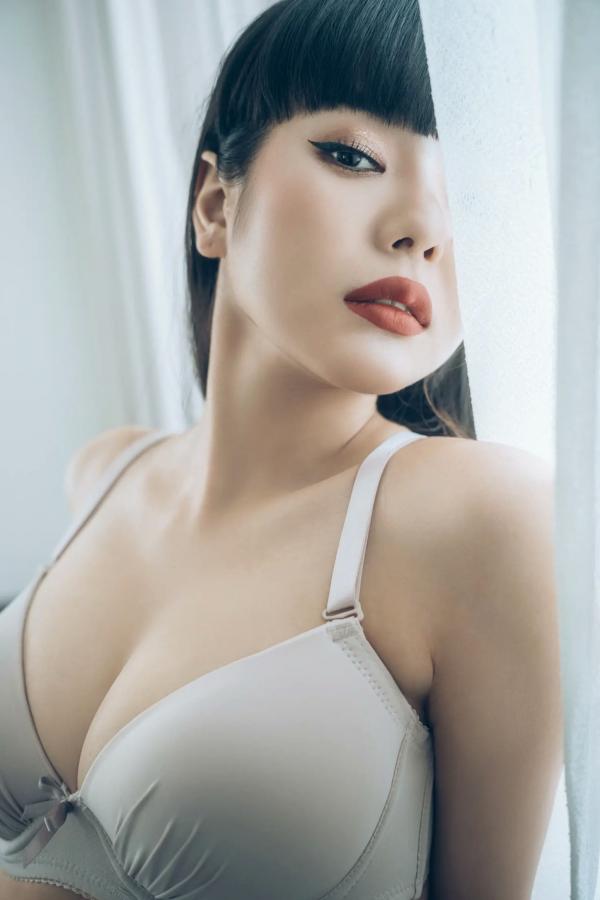    EIMI - 绝美蕾丝内衣私房照，优雅气质演绎极品尤物大尺度性感诱惑第9张图片