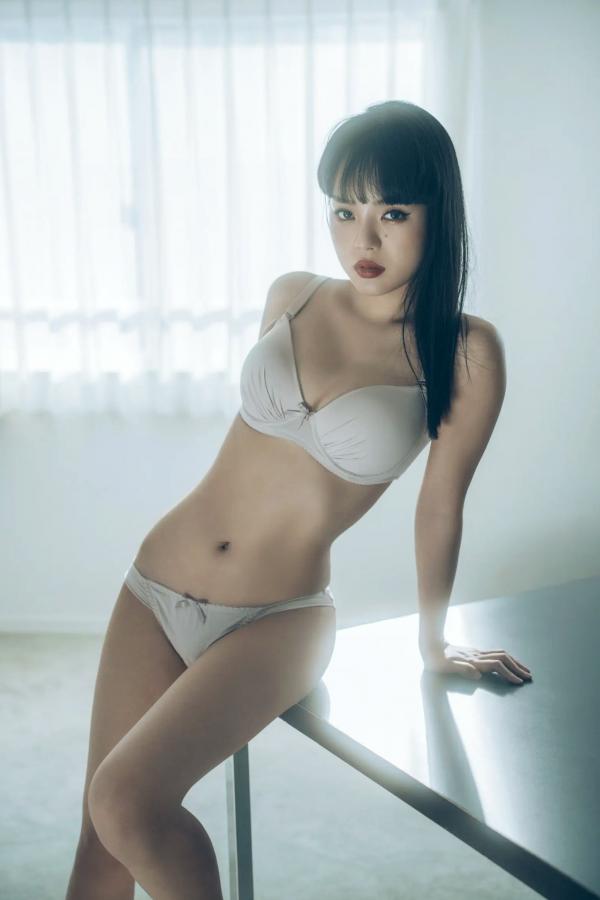    EIMI - 绝美蕾丝内衣私房照，优雅气质演绎极品尤物大尺度性感诱惑第17张图片