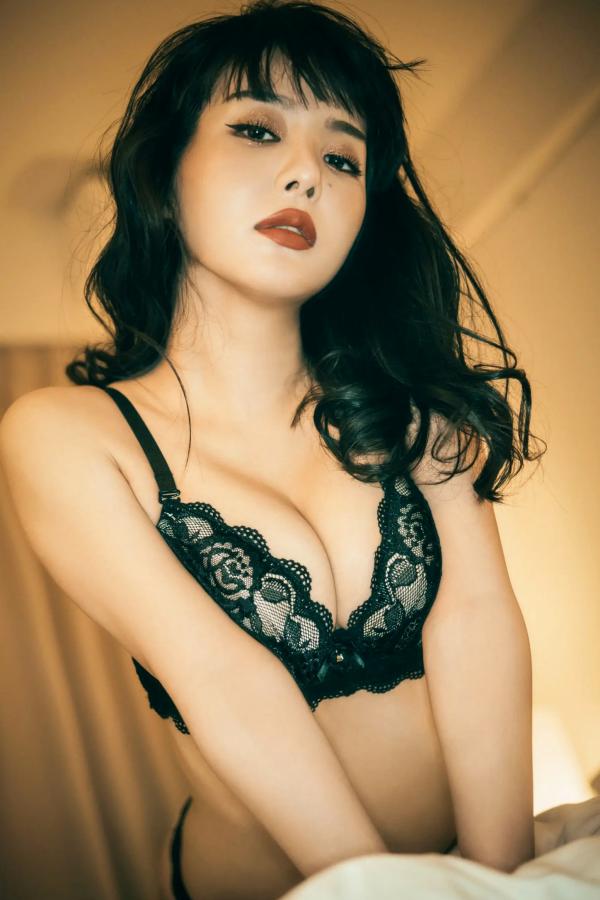    EIMI - 绝美蕾丝内衣私房照，优雅气质演绎极品尤物大尺度性感诱惑第47张图片