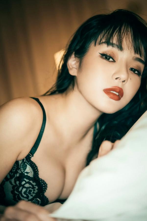    EIMI - 绝美蕾丝内衣私房照，优雅气质演绎极品尤物大尺度性感诱惑第52张图片