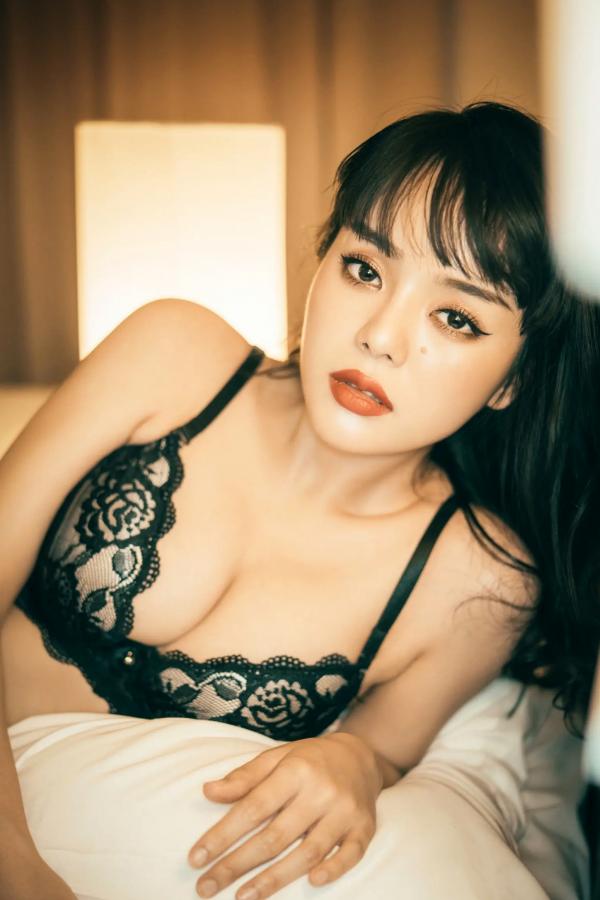    EIMI - 绝美蕾丝内衣私房照，优雅气质演绎极品尤物大尺度性感诱惑第53张图片