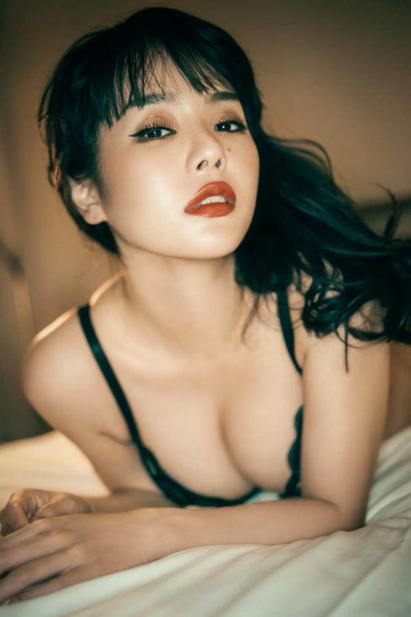    EIMI - 绝美蕾丝内衣私房照，优雅气质演绎极品尤物大尺度性感诱惑第57张图片