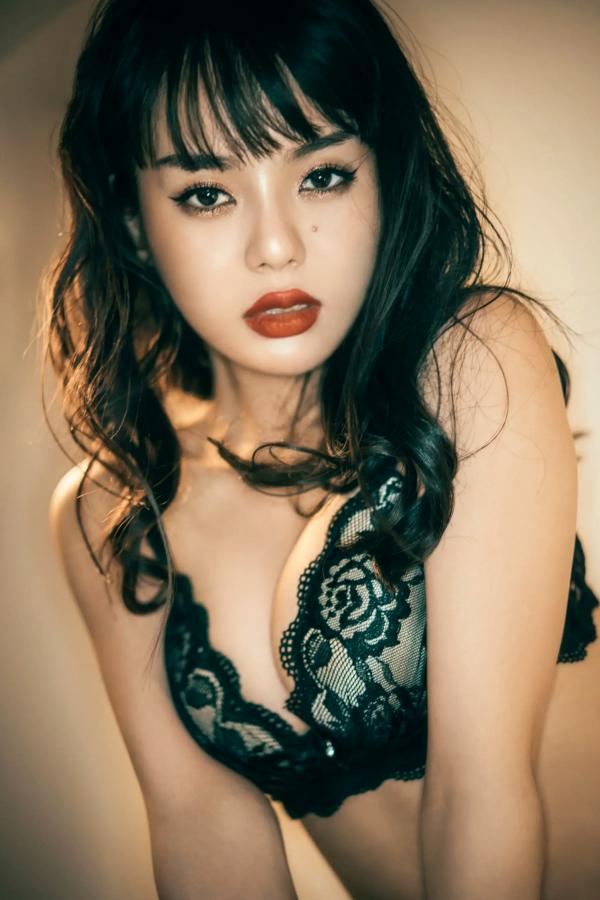    EIMI - 绝美蕾丝内衣私房照，优雅气质演绎极品尤物大尺度性感诱惑第62张图片