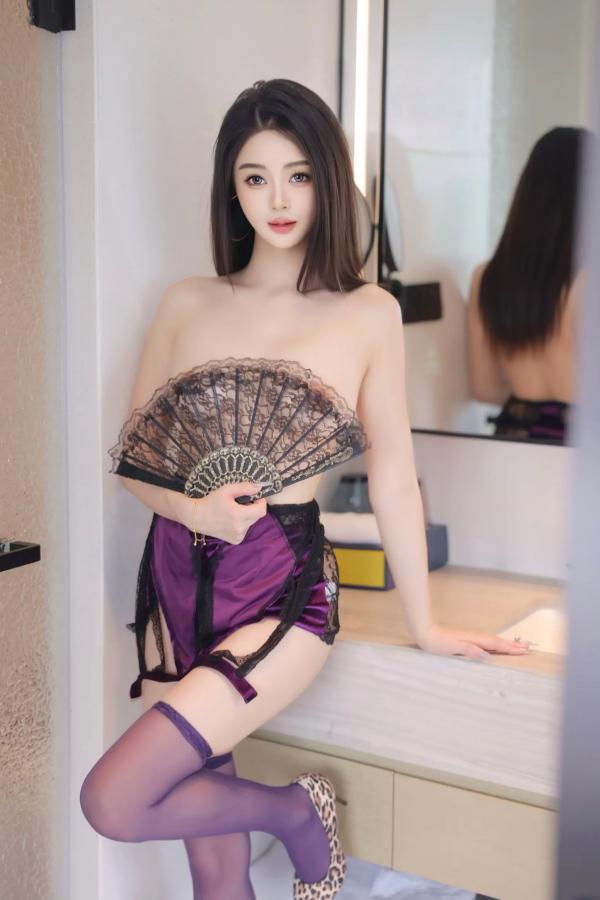    Candy糖糖 - 紫色情趣私房写真，魅惑丝袜搭配豹纹高跟，展现大胆诱人曲线第44张图片