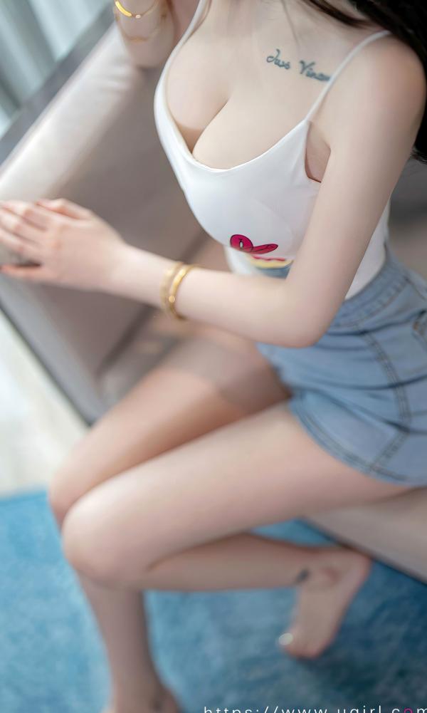    UGirls尤果圈青树《如初见》居家清新私房写真，涂鸦吊带配牛仔短裤，尽显白皙迷人好身材，纯欲风诱惑大片第14张图片