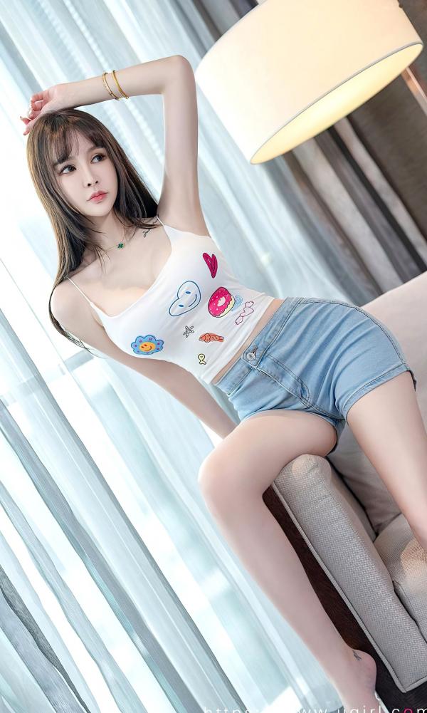    UGirls尤果圈青树《如初见》居家清新私房写真，涂鸦吊带配牛仔短裤，尽显白皙迷人好身材，纯欲风诱惑大片第27张图片