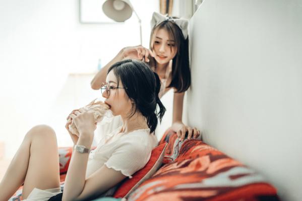    JVID-辰辰、妍妍、飘飘：宅女与猫咪的同居生活，高颜值女神角色扮演，超大尺度猫娘私房写真，闺蜜互动极度诱惑，尽显白皙身材与缠绵风情第28张图片