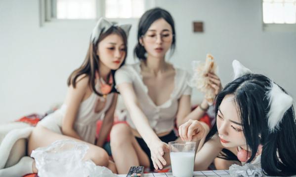    JVID-辰辰、妍妍、飘飘：宅女与猫咪的同居生活，高颜值女神角色扮演，超大尺度猫娘私房写真，闺蜜互动极度诱惑，尽显白皙身材与缠绵风情第39张图片