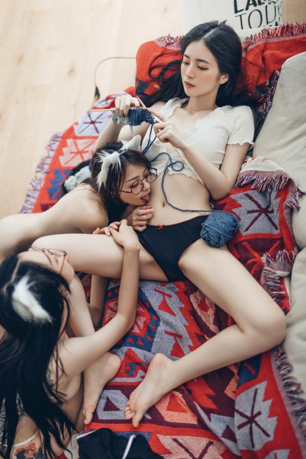    JVID-辰辰、妍妍、飘飘：宅女与猫咪的同居生活，高颜值女神角色扮演，超大尺度猫娘私房写真，闺蜜互动极度诱惑，尽显白皙身材与缠绵风情第66张图片