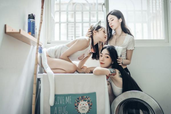   JVID-辰辰、妍妍、飘飘：宅女与猫咪的同居生活，高颜值女神角色扮演，超大尺度猫娘私房写真，闺蜜互动极度诱惑，尽显白皙身材与缠绵风情第142张图片