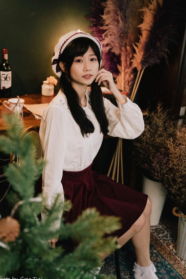    朵莉 - 柔美复古文艺风格棚拍 纯欲甜美少女私房写真系列 [100P]第1张图片