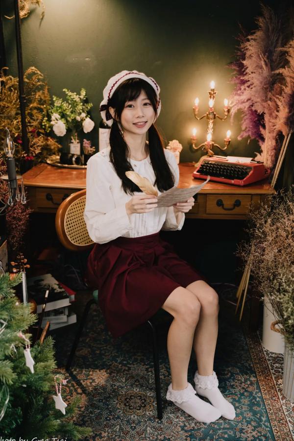    朵莉 - 柔美复古文艺风格棚拍 纯欲甜美少女私房写真系列 [100P]第2张图片