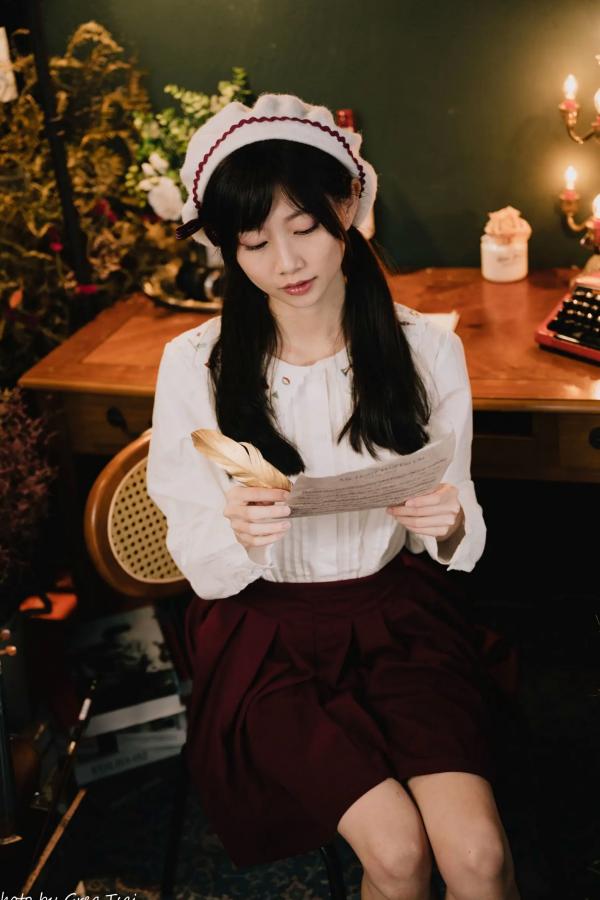    朵莉 - 柔美复古文艺风格棚拍 纯欲甜美少女私房写真系列 [100P]第4张图片