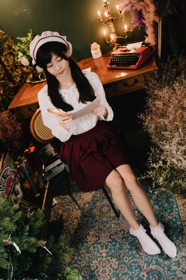    朵莉 - 柔美复古文艺风格棚拍 纯欲甜美少女私房写真系列 [100P]第5张图片