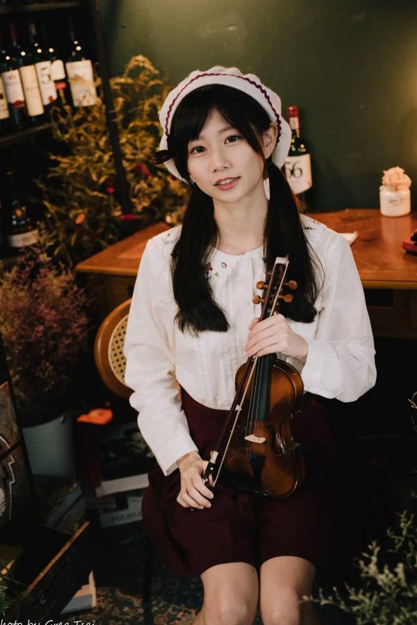    朵莉 - 柔美复古文艺风格棚拍 纯欲甜美少女私房写真系列 [100P]第8张图片