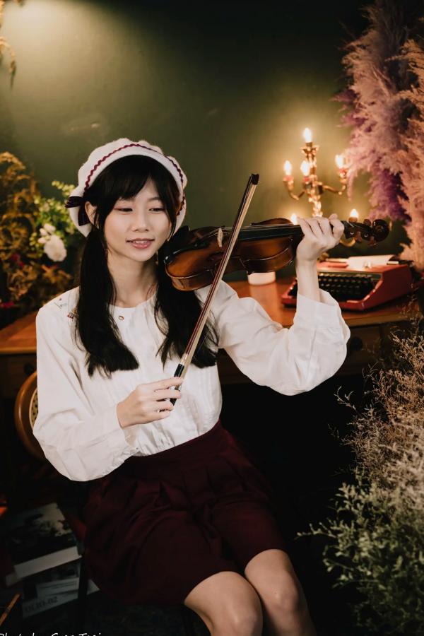    朵莉 - 柔美复古文艺风格棚拍 纯欲甜美少女私房写真系列 [100P]第13张图片