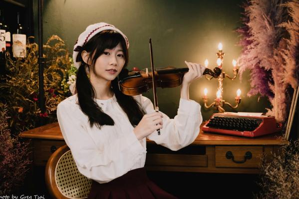    朵莉 - 柔美复古文艺风格棚拍 纯欲甜美少女私房写真系列 [100P]第14张图片