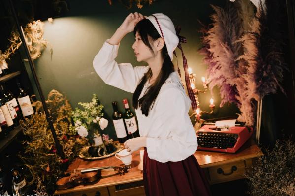    朵莉 - 柔美复古文艺风格棚拍 纯欲甜美少女私房写真系列 [100P]第21张图片