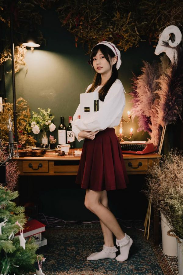    朵莉 - 柔美复古文艺风格棚拍 纯欲甜美少女私房写真系列 [100P]第22张图片