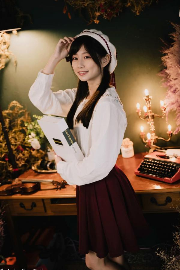    朵莉 - 柔美复古文艺风格棚拍 纯欲甜美少女私房写真系列 [100P]第24张图片