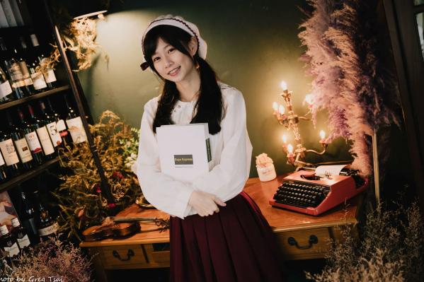    朵莉 - 柔美复古文艺风格棚拍 纯欲甜美少女私房写真系列 [100P]第25张图片