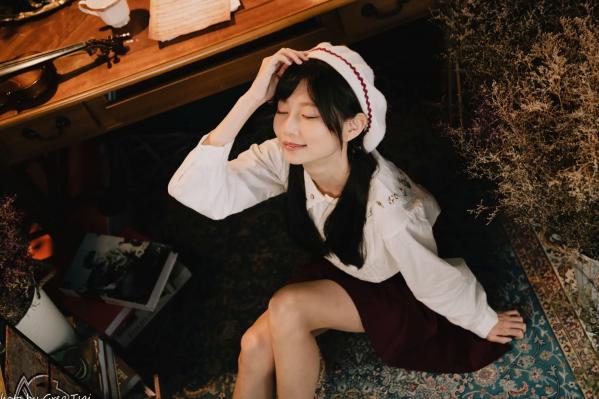    朵莉 - 柔美复古文艺风格棚拍 纯欲甜美少女私房写真系列 [100P]第32张图片