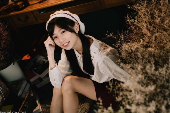    朵莉 - 柔美复古文艺风格棚拍 纯欲甜美少女私房写真系列 [100P]第33张图片