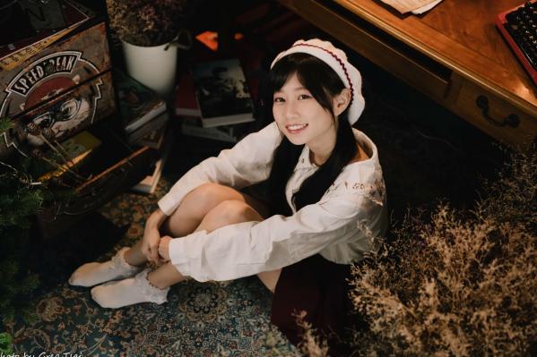    朵莉 - 柔美复古文艺风格棚拍 纯欲甜美少女私房写真系列 [100P]第34张图片