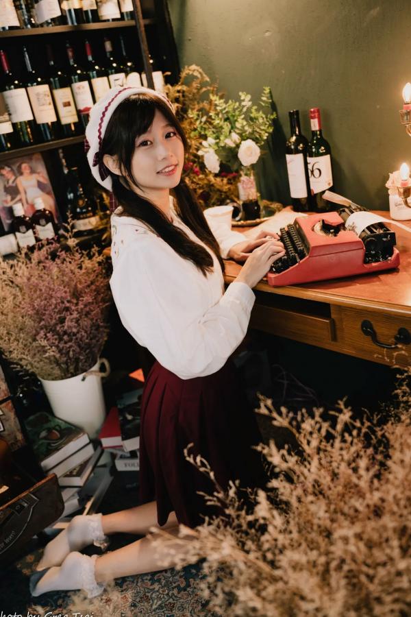    朵莉 - 柔美复古文艺风格棚拍 纯欲甜美少女私房写真系列 [100P]第42张图片