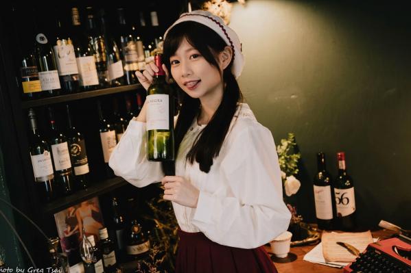    朵莉 - 柔美复古文艺风格棚拍 纯欲甜美少女私房写真系列 [100P]第49张图片
