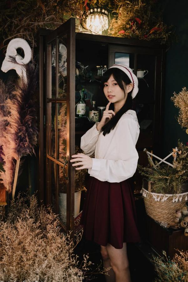    朵莉 - 柔美复古文艺风格棚拍 纯欲甜美少女私房写真系列 [100P]第55张图片