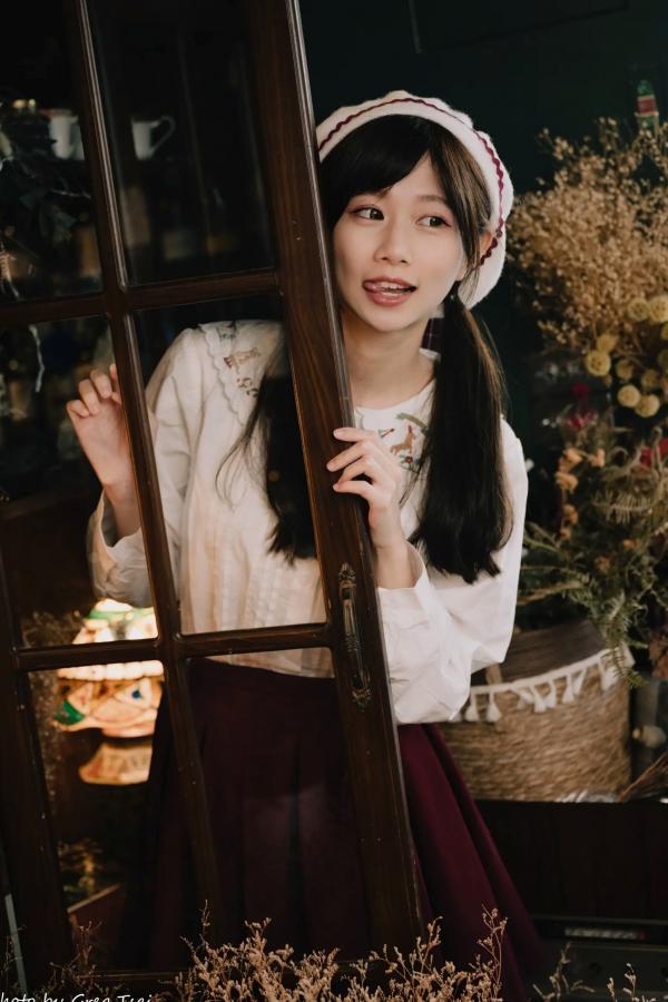    朵莉 - 柔美复古文艺风格棚拍 纯欲甜美少女私房写真系列 [100P]第58张图片