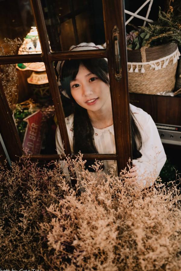    朵莉 - 柔美复古文艺风格棚拍 纯欲甜美少女私房写真系列 [100P]第61张图片
