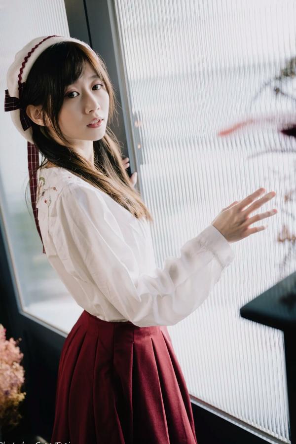    朵莉 - 柔美复古文艺风格棚拍 纯欲甜美少女私房写真系列 [100P]第76张图片