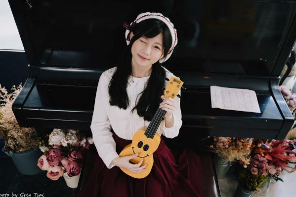    朵莉 - 柔美复古文艺风格棚拍 纯欲甜美少女私房写真系列 [100P]第99张图片