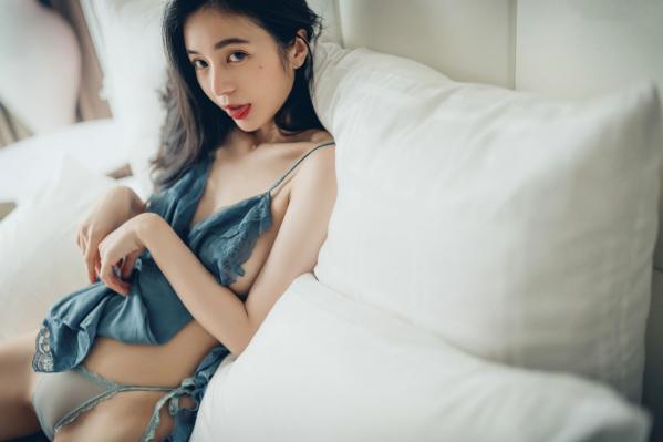    JVID-辰辰-极致诱惑蓝色两片式睡衣私房照-大尺度透明内裤拍摄-性感撩人绝美写真-2021.09.03第51张图片