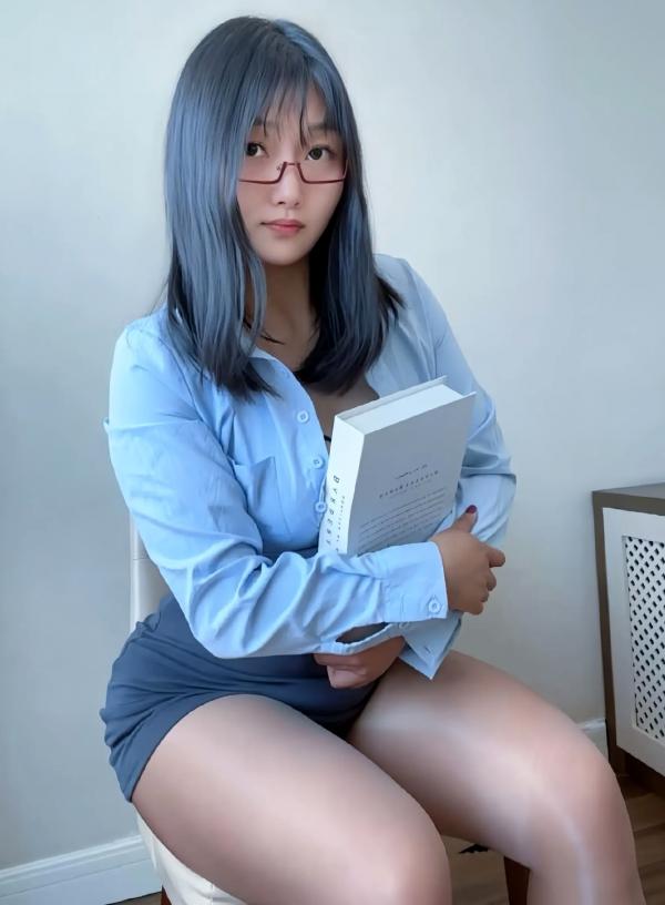    西好运 - 蓝衬衫小秘书办公室制服诱惑，知性OL职场私房写真[26P]第8张图片