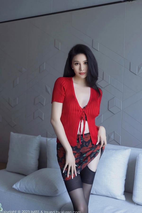    IMiss爱蜜社-740-Jermy-红色针织开衫与印花短裙，性感黑丝美腿写真，尽显诱惑私房照第8张图片