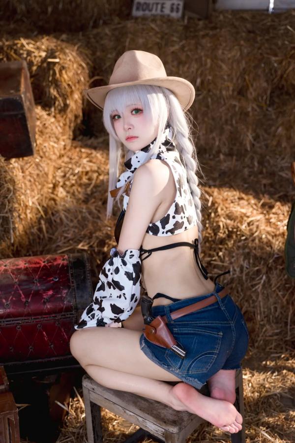   九柒喵碧蓝航线法戈cosplay，西部牛仔风情与奶牛纹泳装诱惑，复古干草堆场景下的绝美私房大尺度写真第7张图片