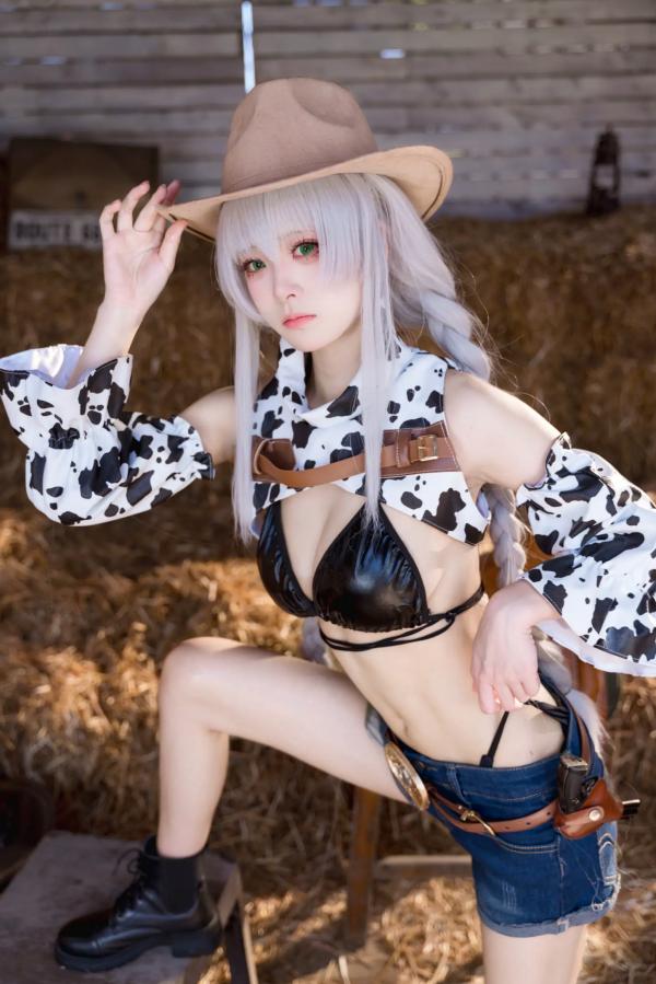    九柒喵碧蓝航线法戈cosplay，西部牛仔风情与奶牛纹泳装诱惑，复古干草堆场景下的绝美私房大尺度写真第41张图片